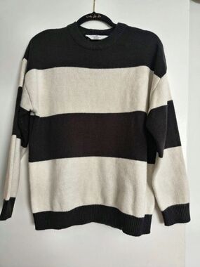 H&M Striped Sweater in Black & Cream Size Medium